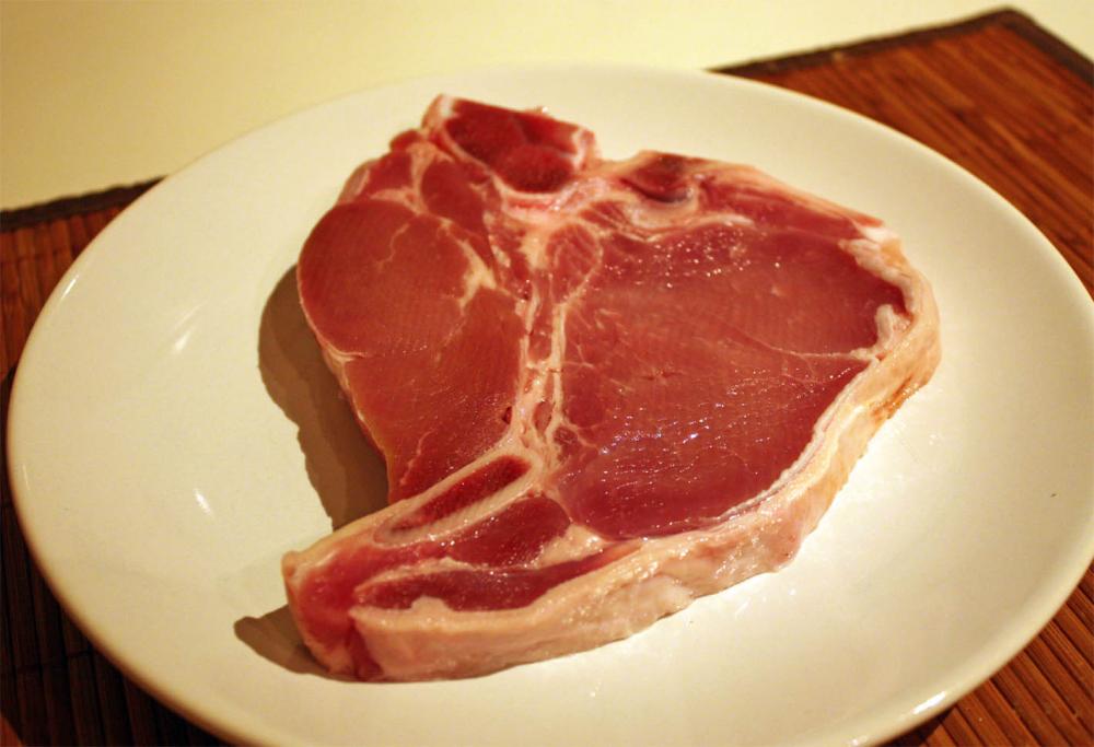 T-Bone-Steak-roh.jpg