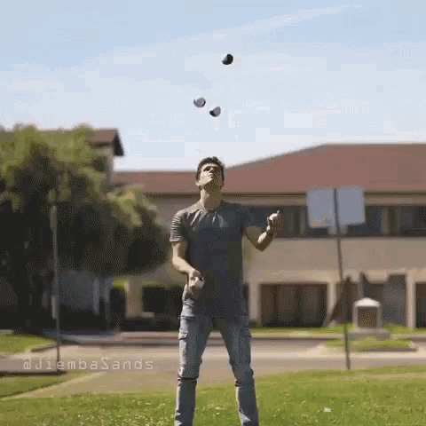 juggling-fail.gif.93bc3353a46f430012806a2e0a6a0447.gif