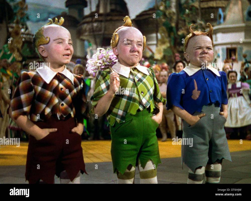 munchkins-the-wizard-of-oz-1939-DT6HJW.thumb.jpg.3cb85300a26f7bf13bad77ee6aab1212.jpg